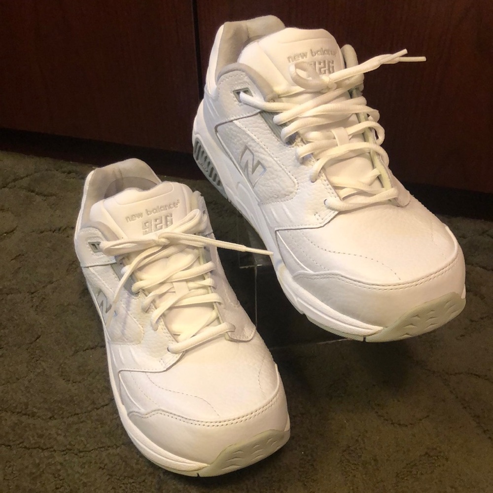 Mens New Balance 926 Walking Sneaker.  Size 9